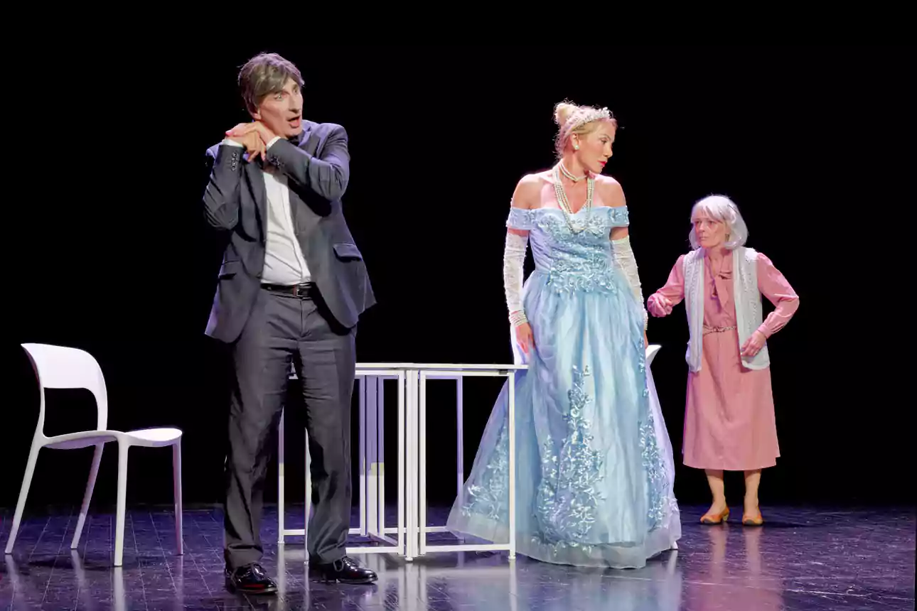 Photo pièce de théâtre : Combien d'oiseaux dans le ciel ?