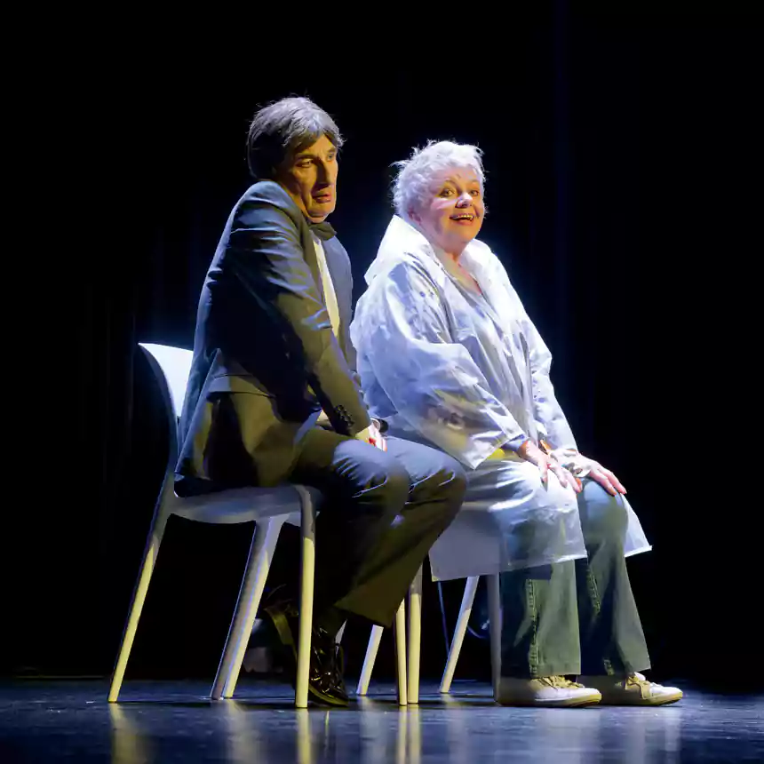 Photo pièce de théâtre : Combien d'oiseaux dans le ciel ?