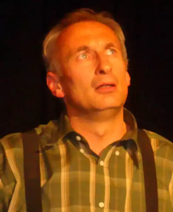 Alexis Giugrlaris comédien de la troupe de théâtre de Buc