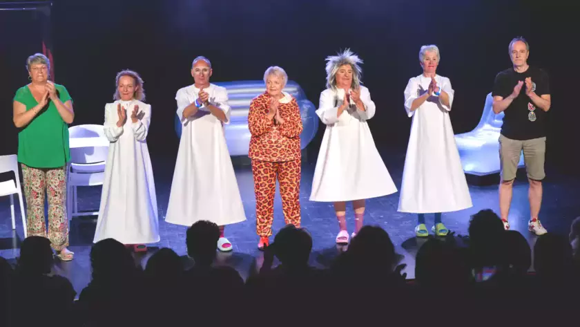 IA DEGENERATION 2099 pièce de théâtre comique