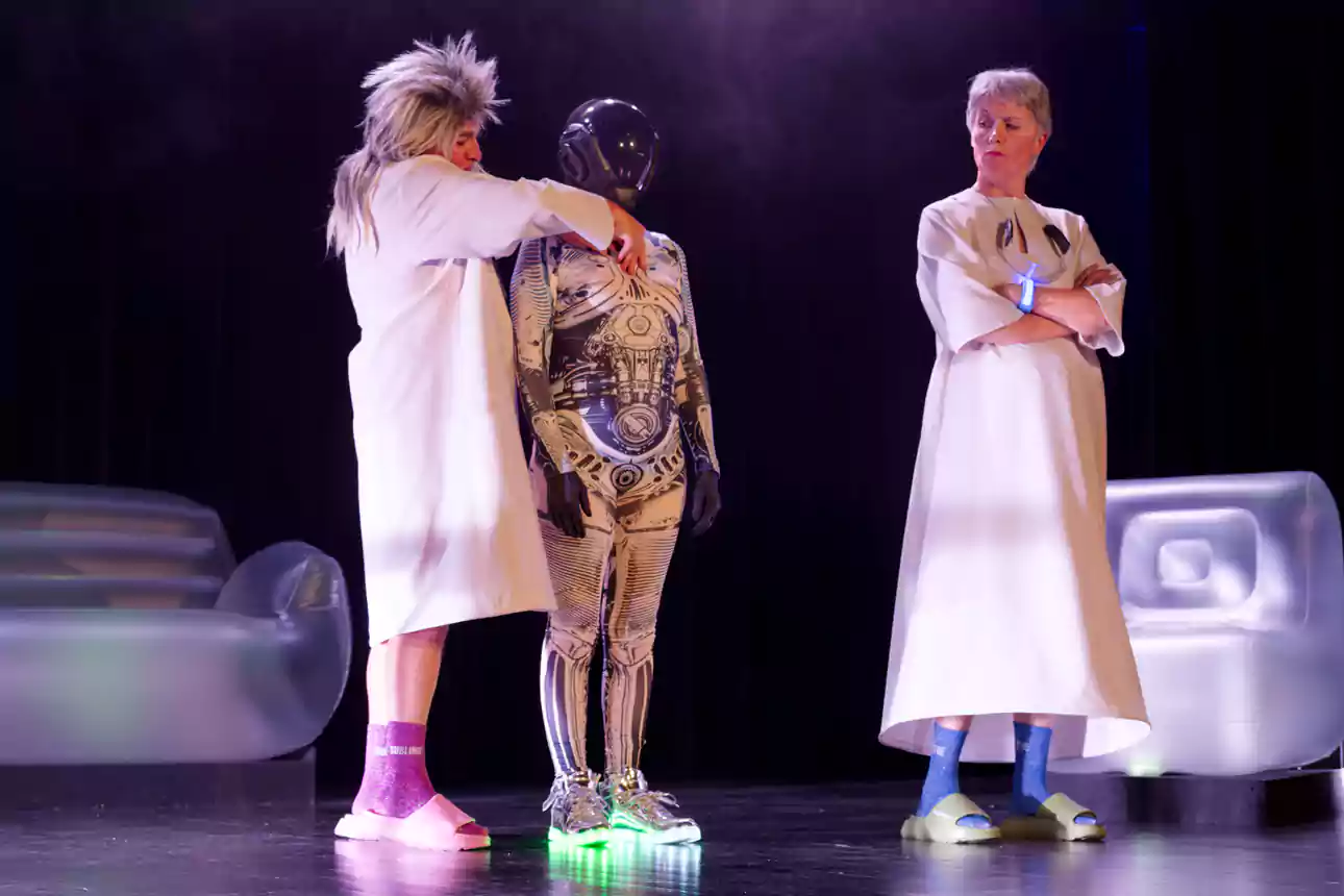 IA DEGENERATION 2099 pièce de théâtre comique