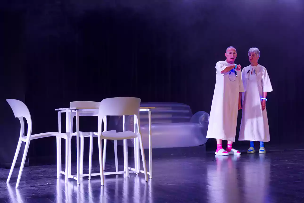 IA DEGENERATION 2099 pièce de théâtre comique
